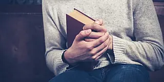 Cristãos refletem sobre conversão e pedidos de asilo enquanto a Igreja continua sob ataque